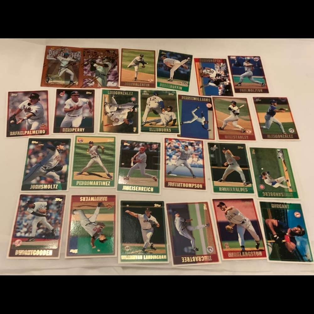 Bundle of Baseball Cards Lot 227